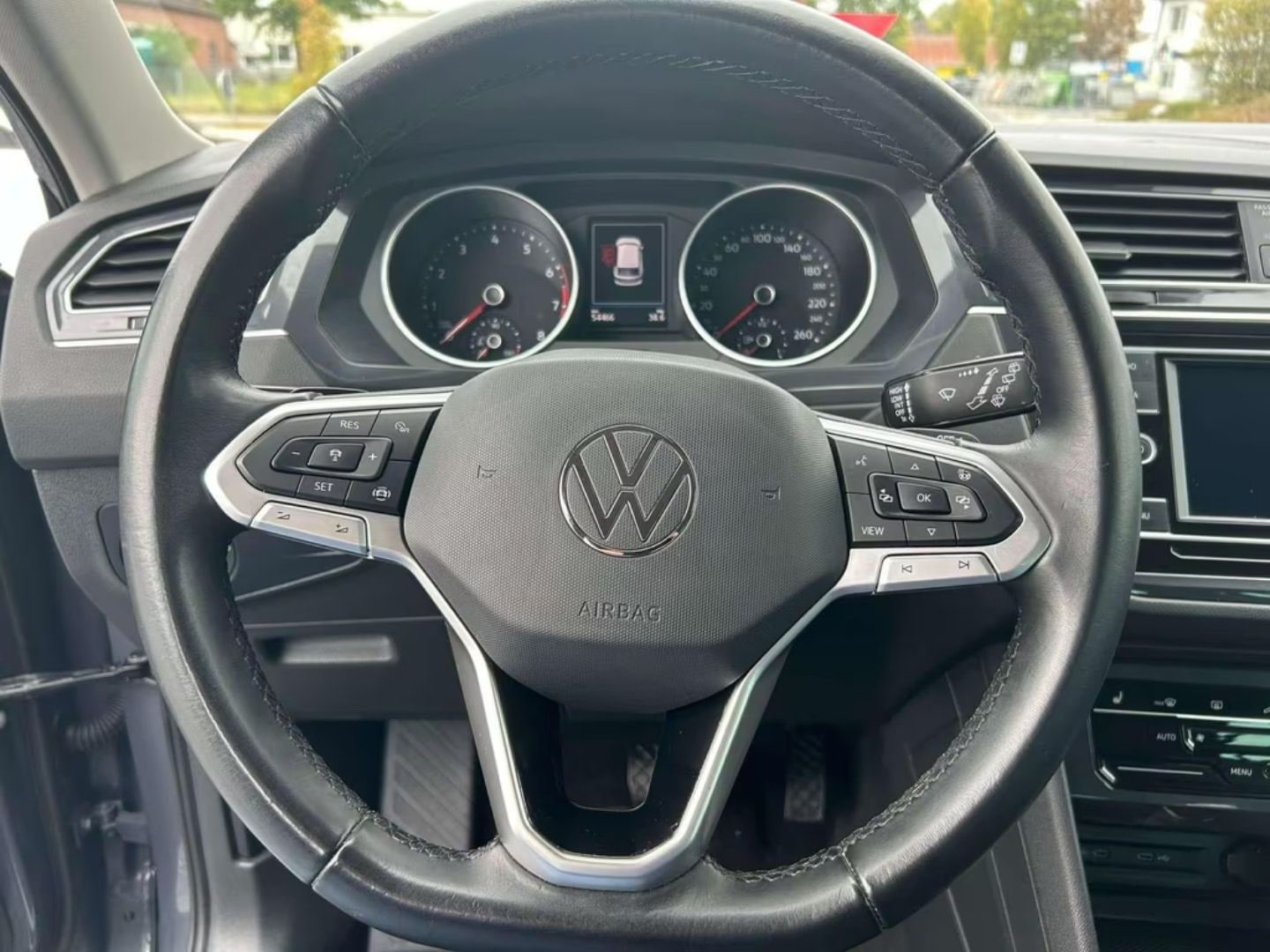 Volkswagen Tiguan — фото 12