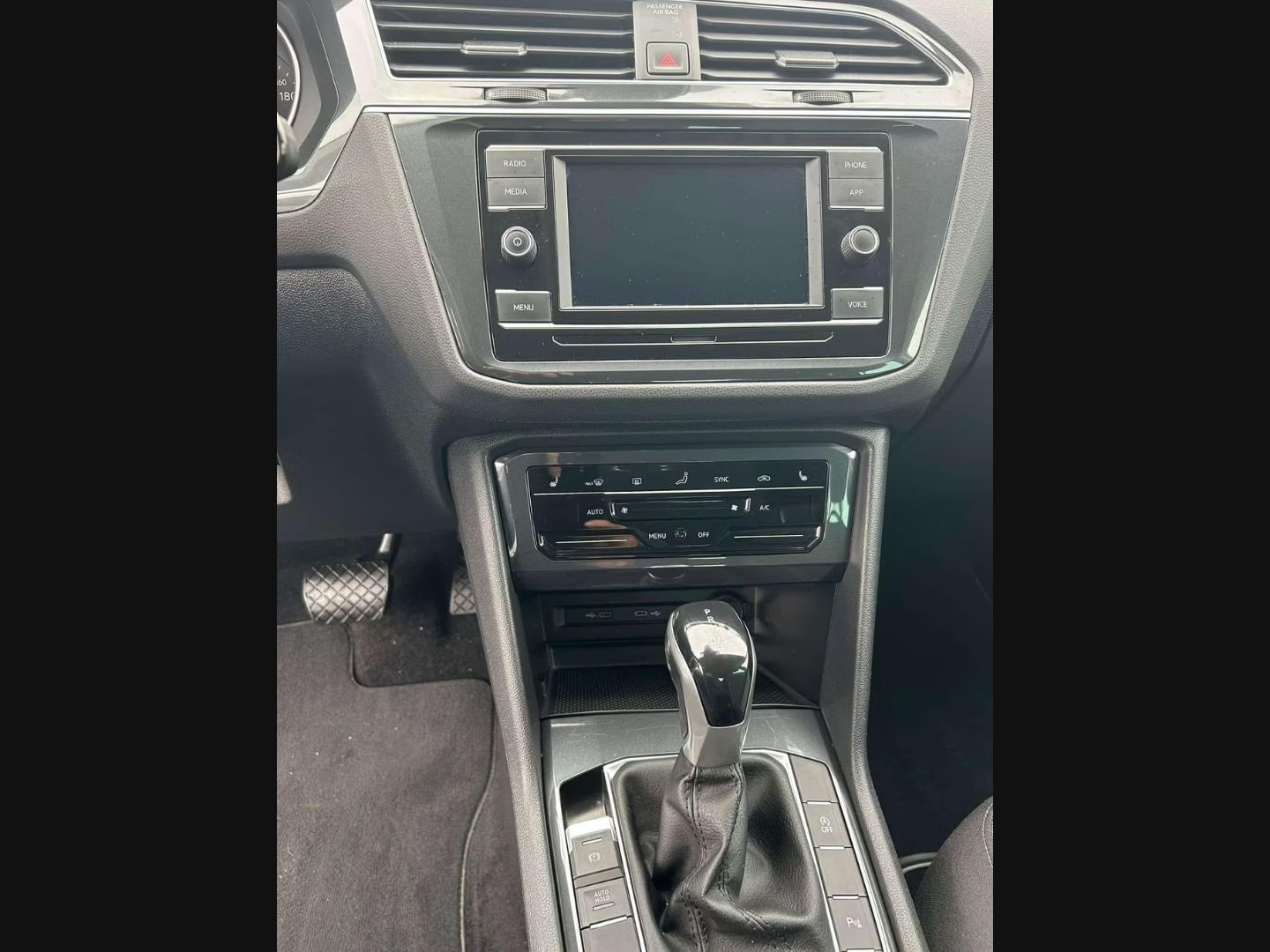 Volkswagen Tiguan — фото 14