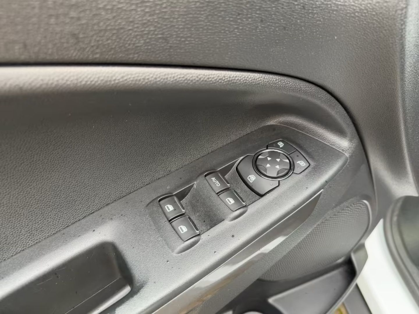 Ford EcoSport — фото 13