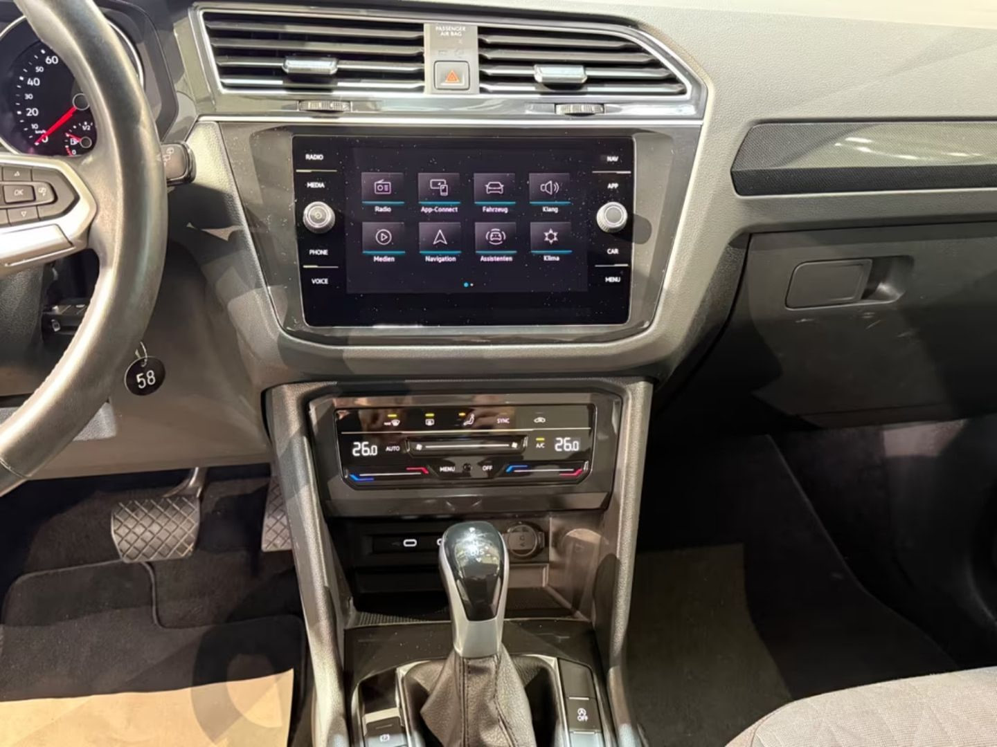 Volkswagen Tiguan — фото 11