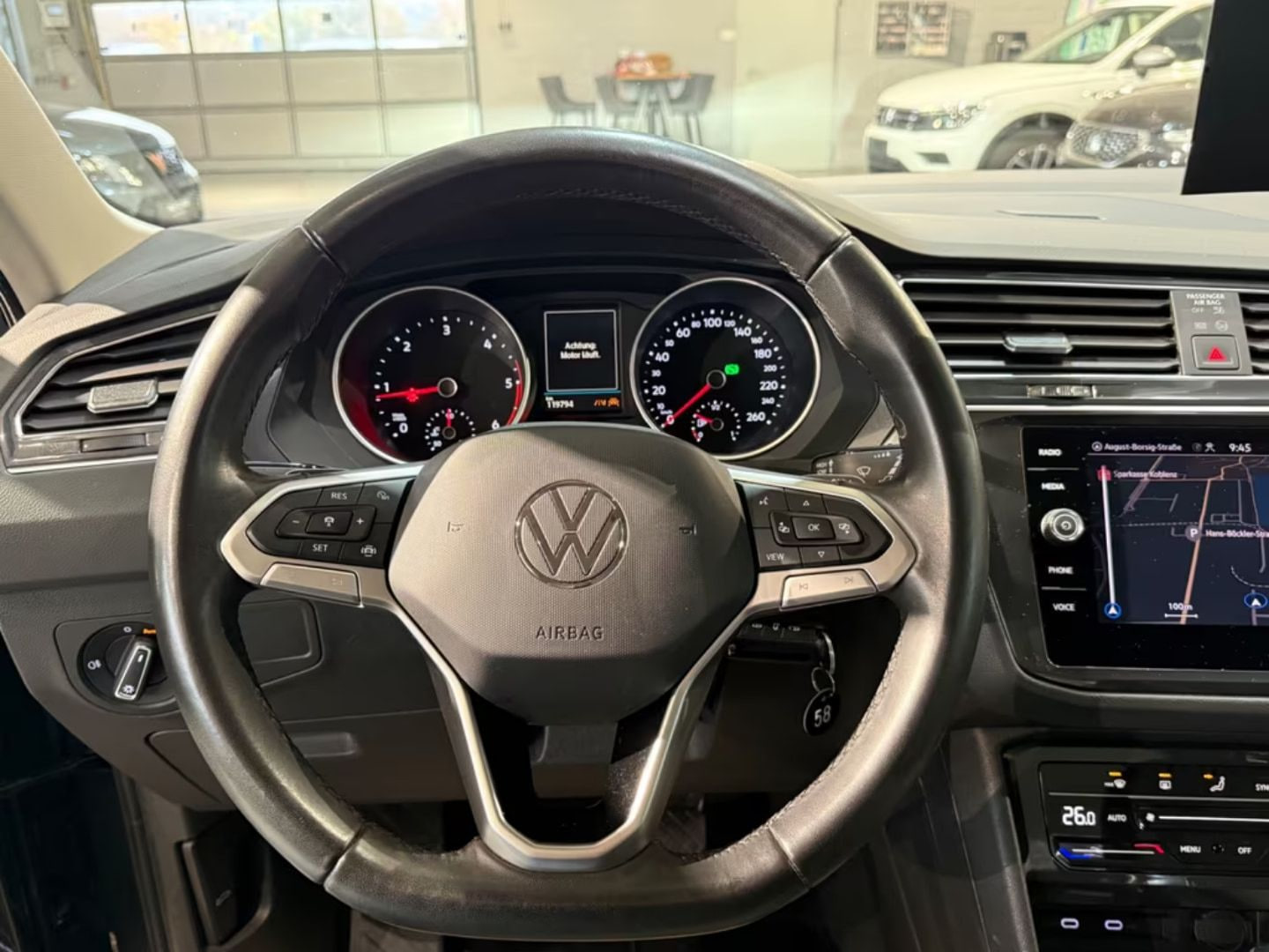 Volkswagen Tiguan — фото 13