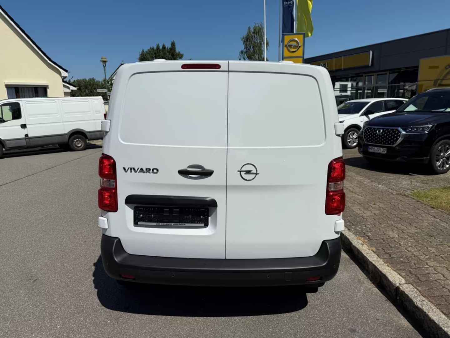 Opel Vivaro — фото 11