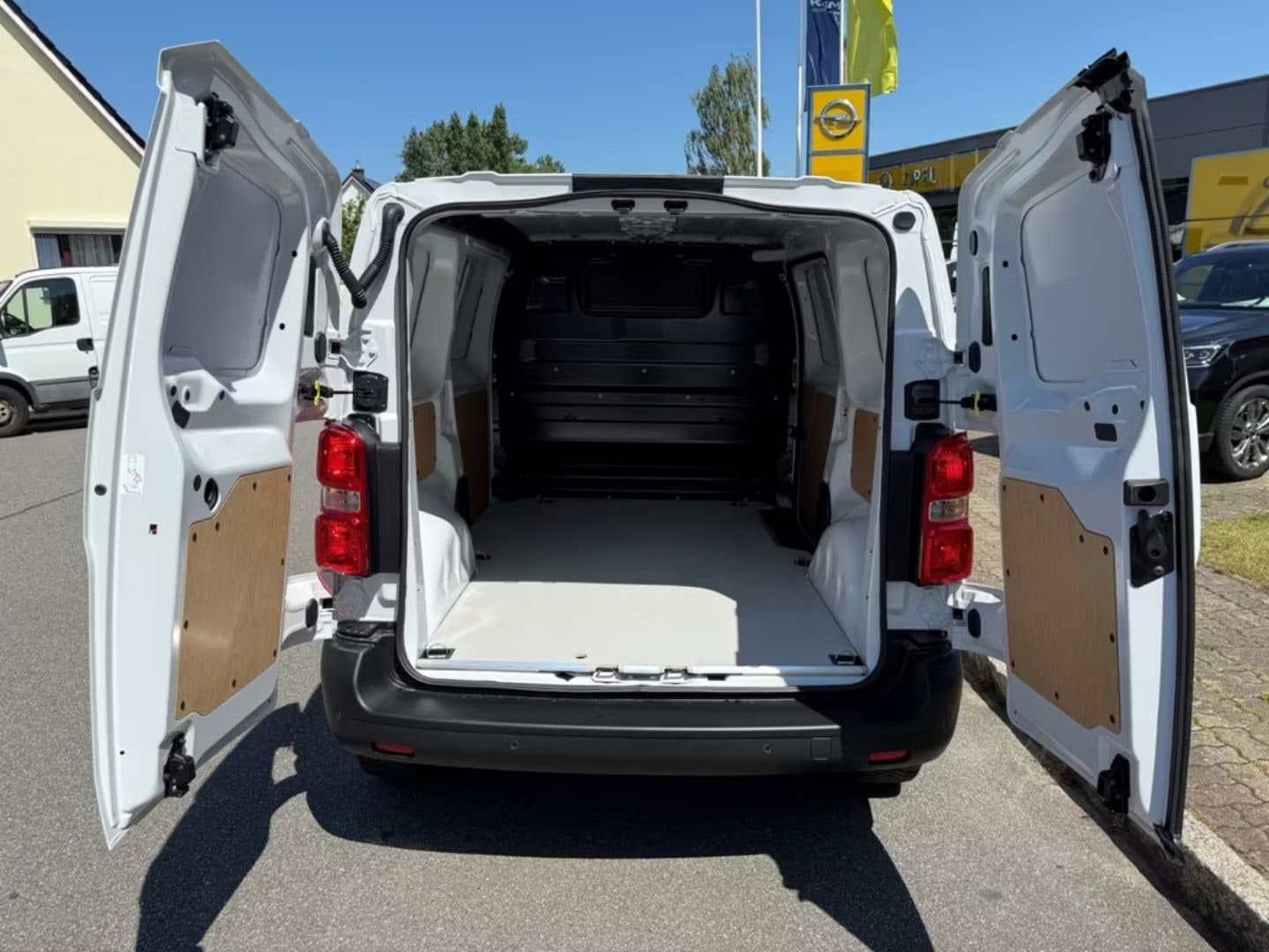 Opel Vivaro — фото 12
