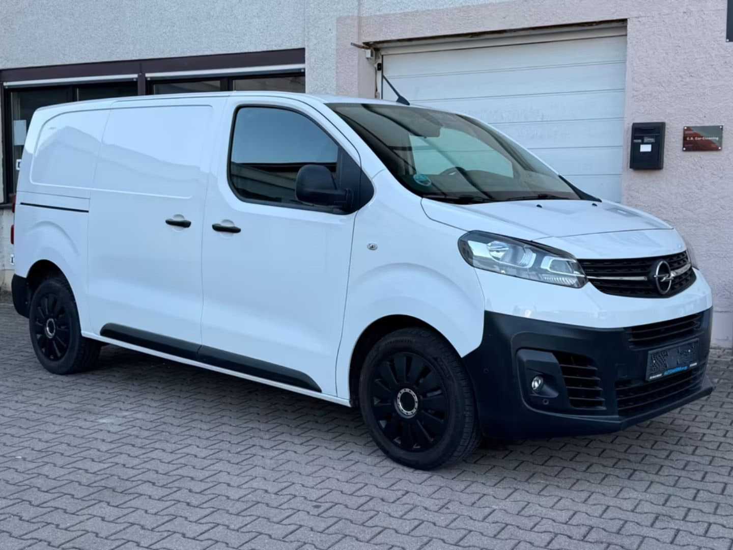 Opel Vivaro — фото 11