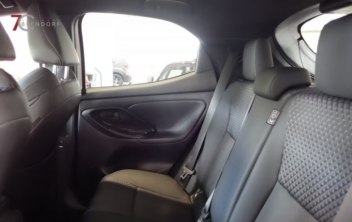 Mazda 2 Hybrid — фото 10