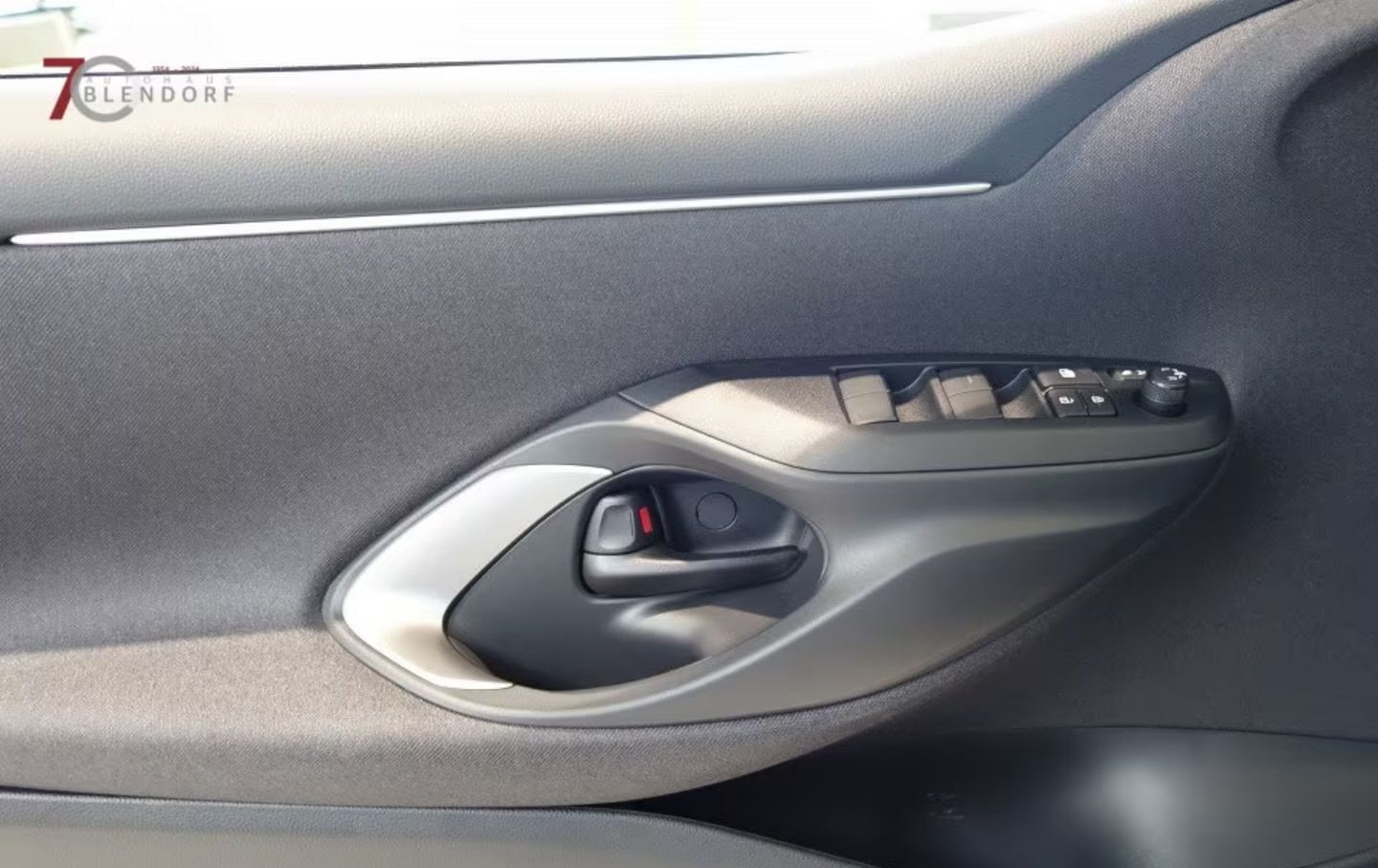 Mazda 2 Hybrid — фото 15