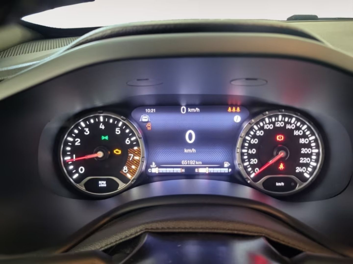 Jeep Renegade — фото 10