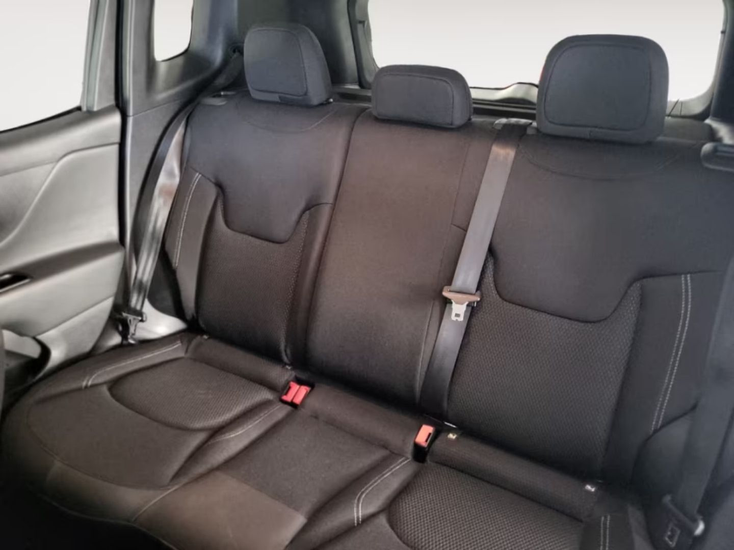 Jeep Renegade — фото 11