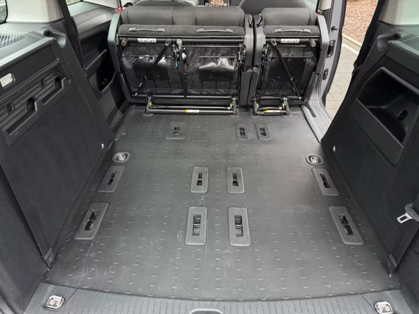 Volkswagen Caddy — фото 15