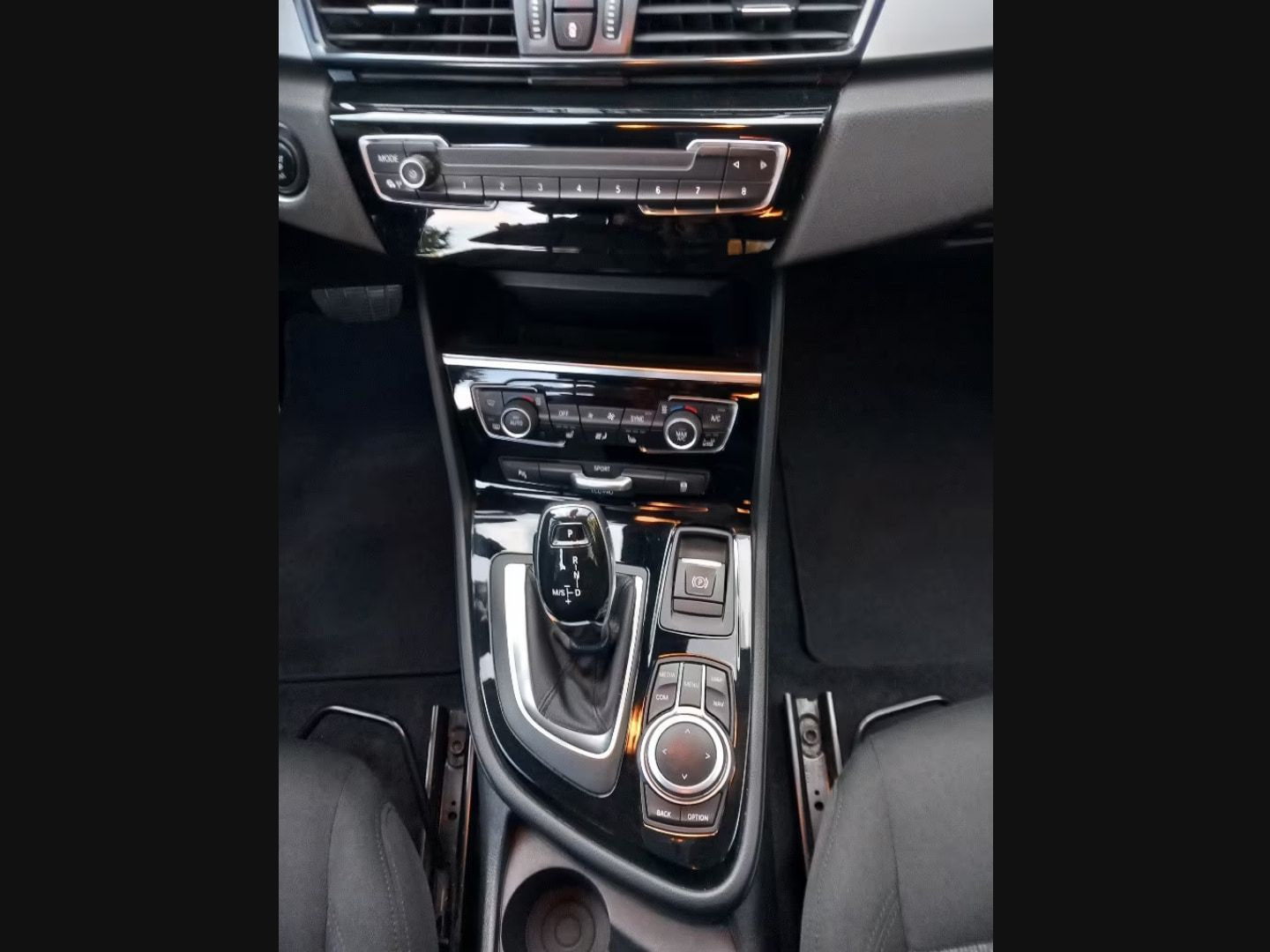 BMW 218 Gran Tourer — фото 15