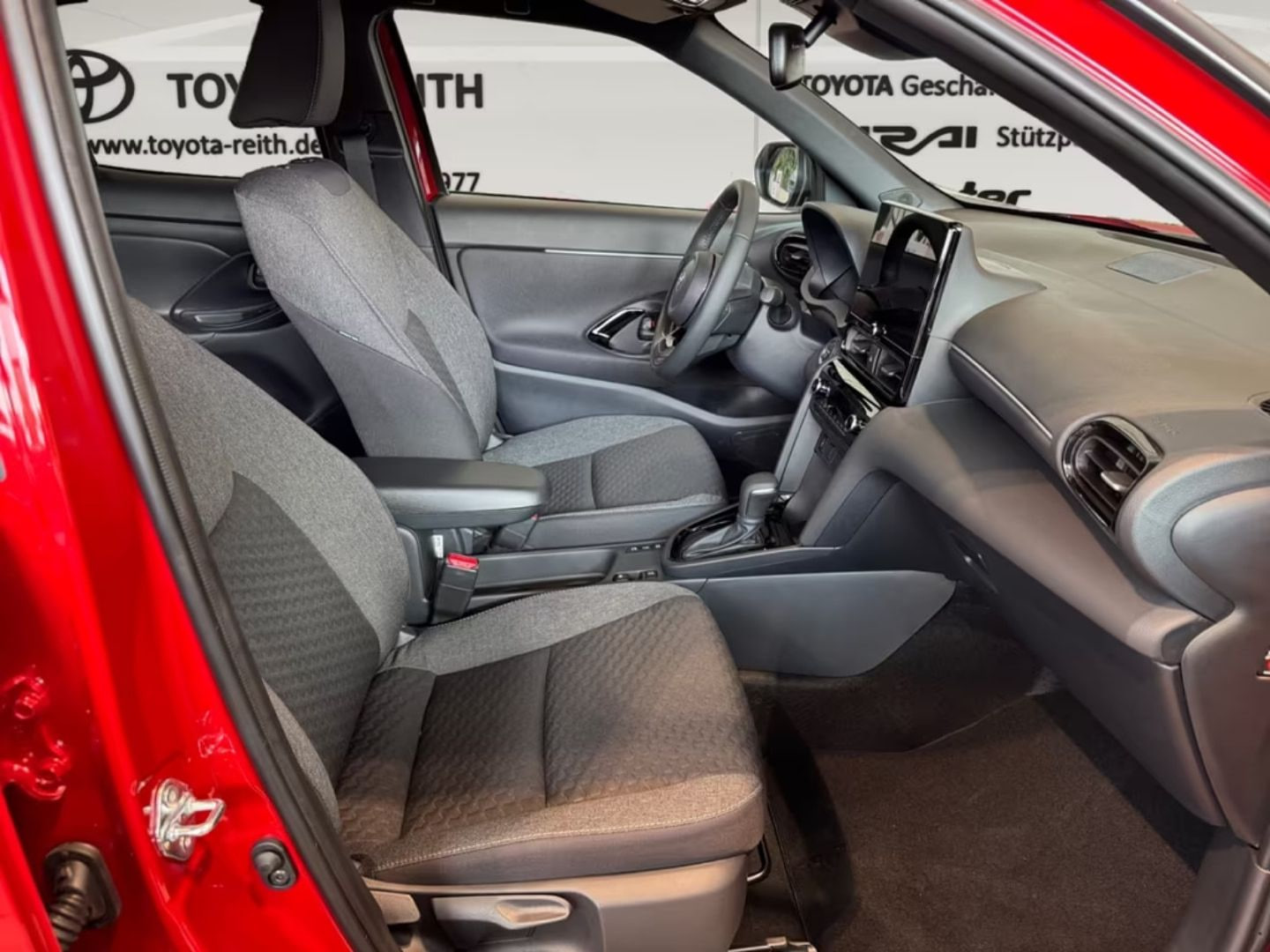 Toyota Yaris Cross — фото 8