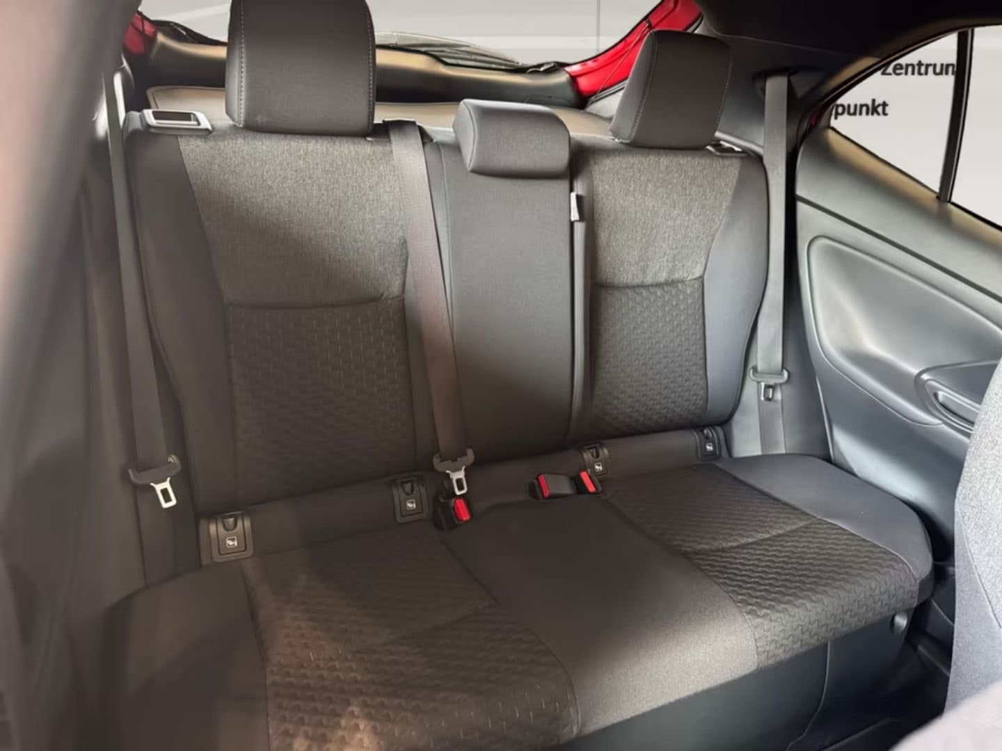 Toyota Yaris Cross — фото 10