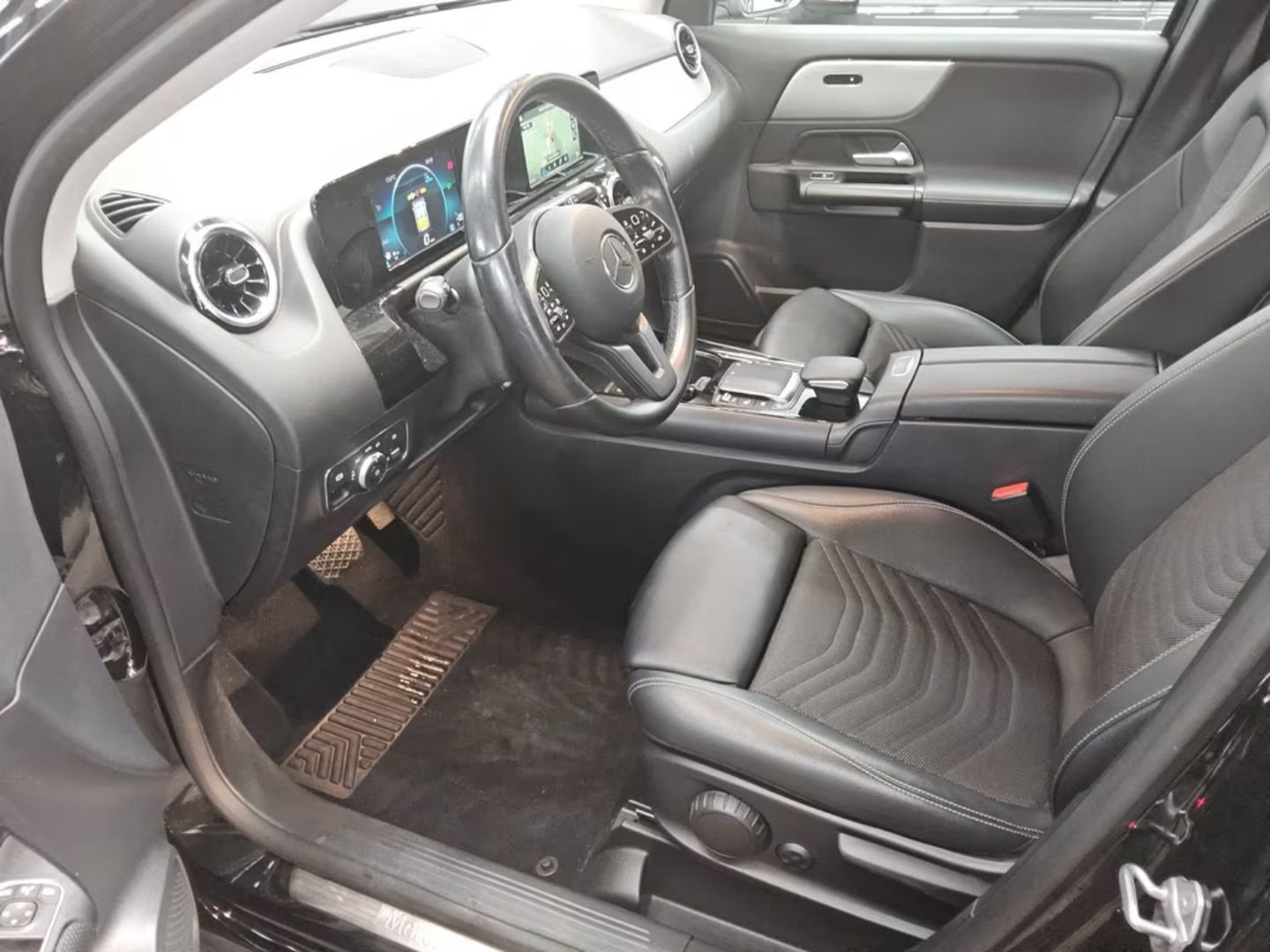 Mercedes-Benz GLA 200 — фото 14