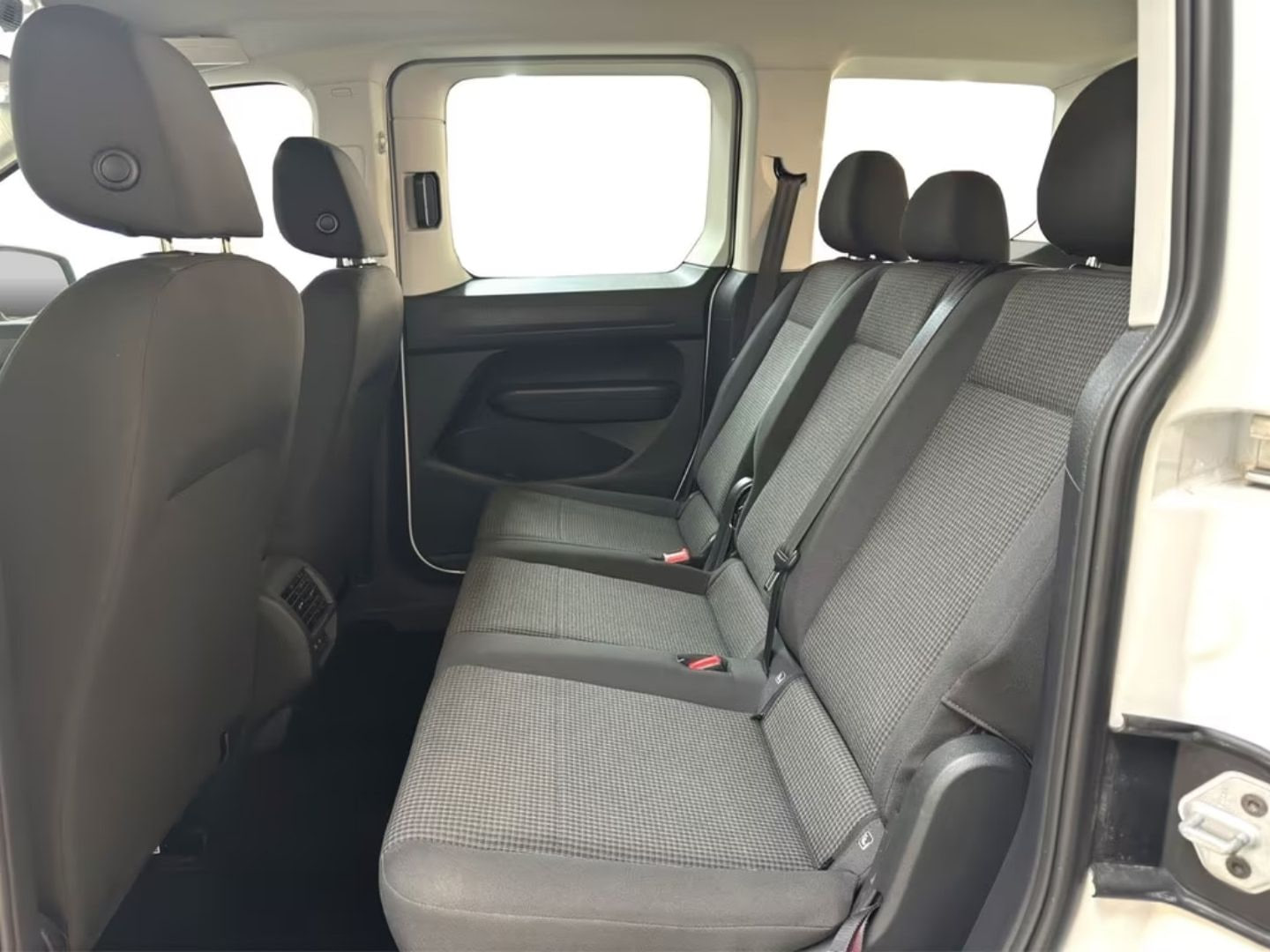 Volkswagen Caddy — фото 15