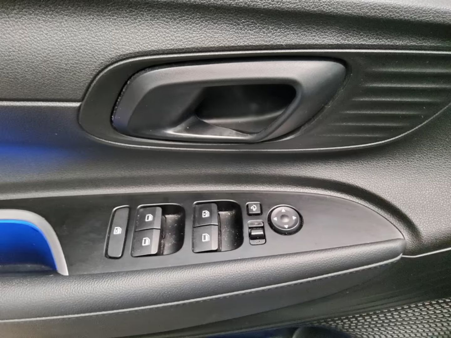 Hyundai i20 — фото 11