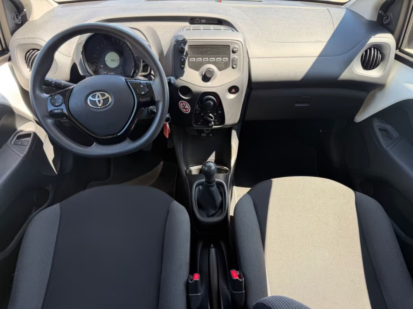 Toyota Aygo (X) — фото 13