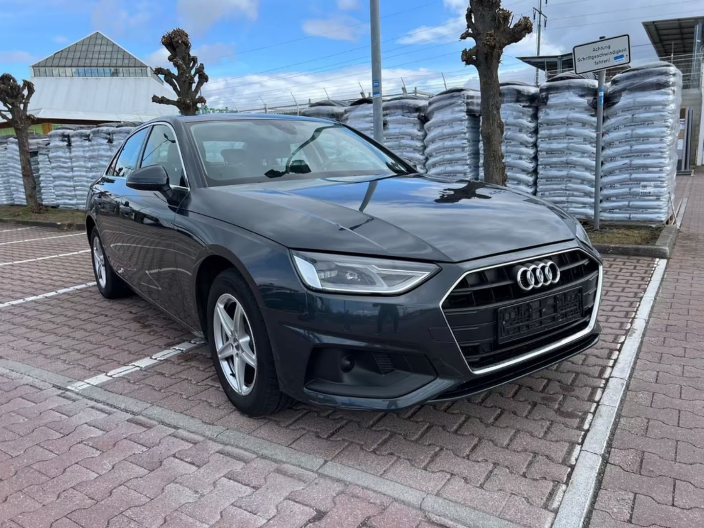 Audi A4 — фото 5