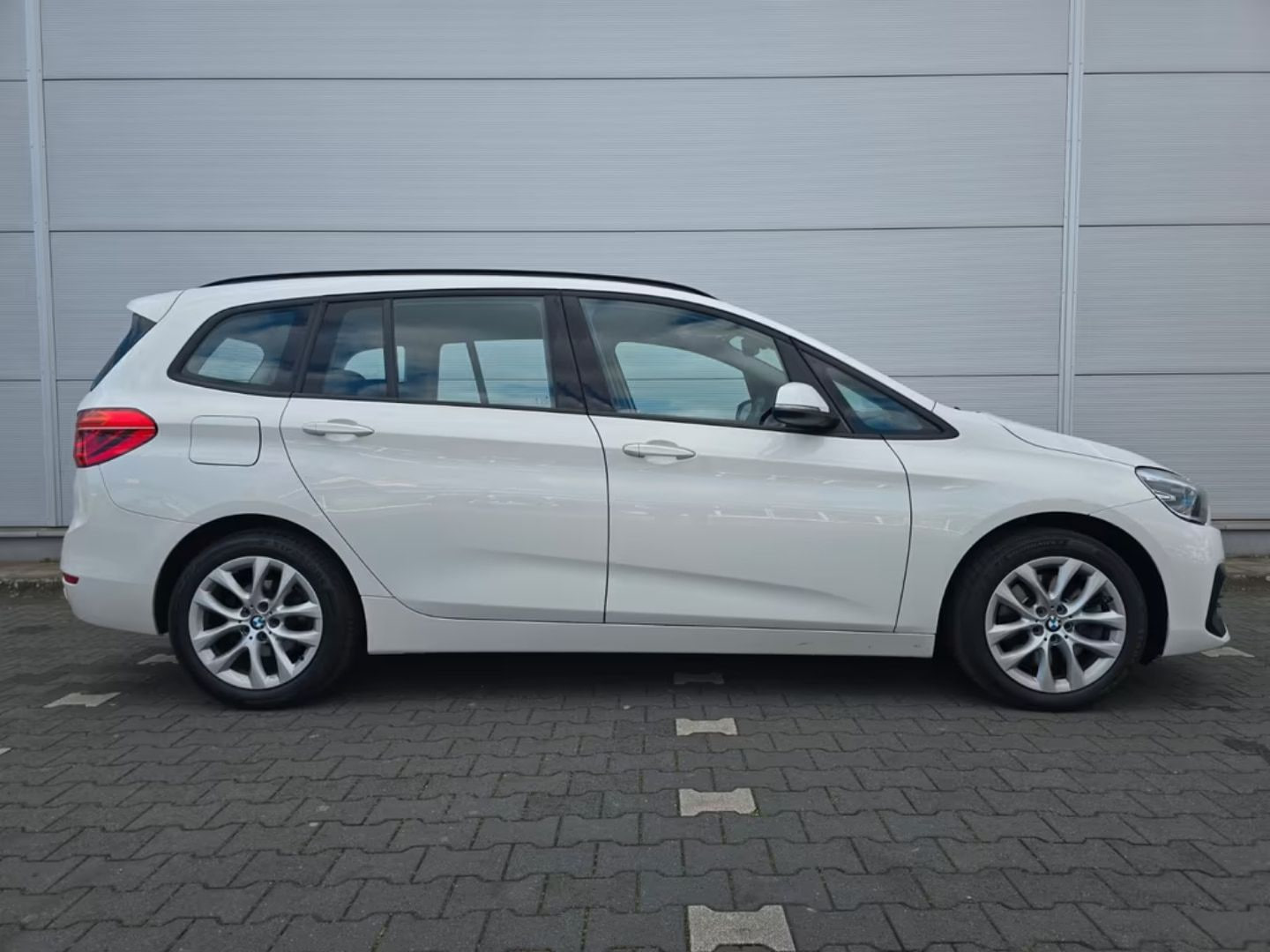 BMW 218 Gran Tourer — фото 14
