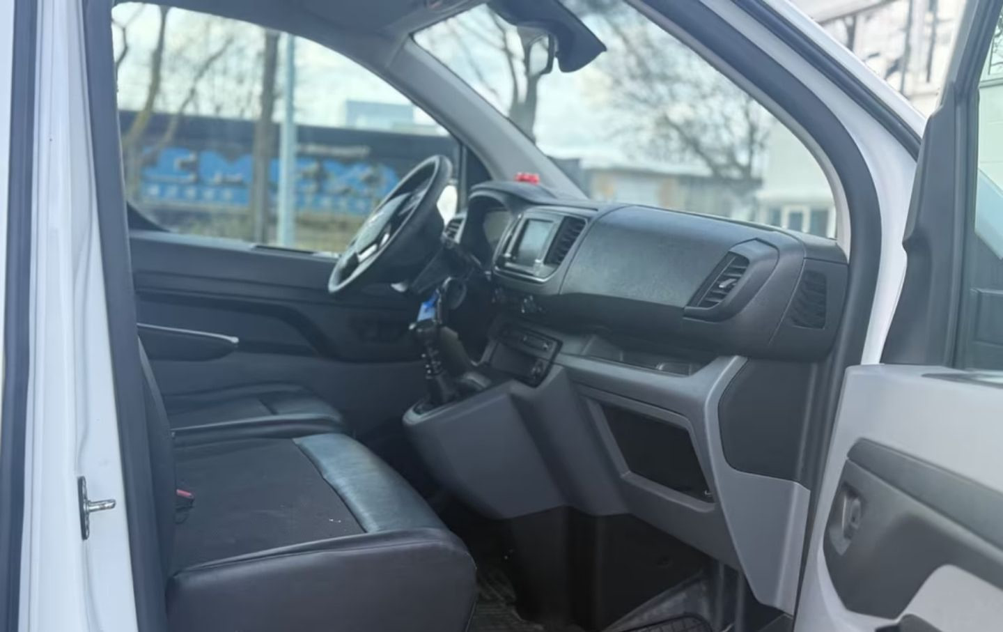 Opel Vivaro — фото 10