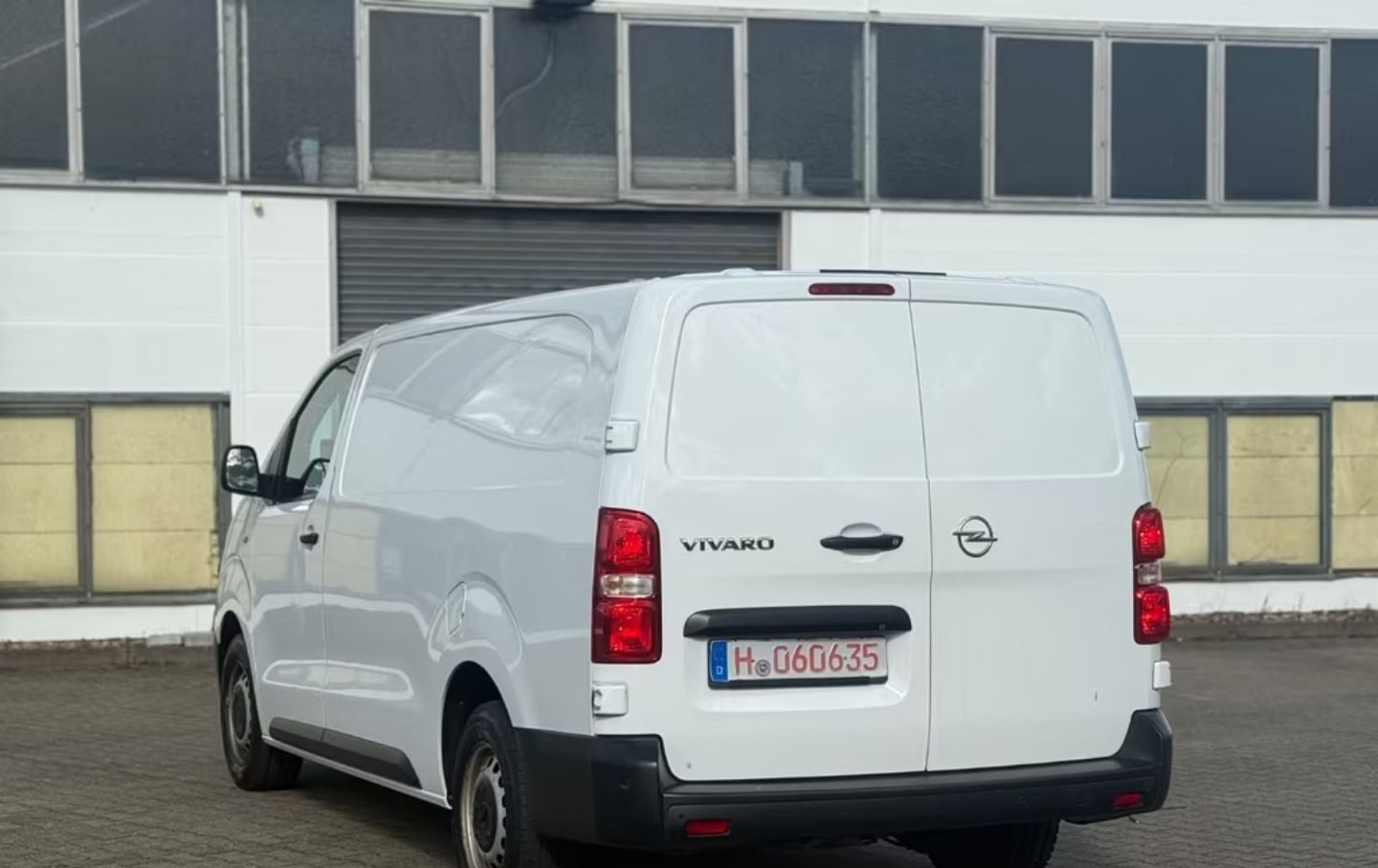 Opel Vivaro — фото 14