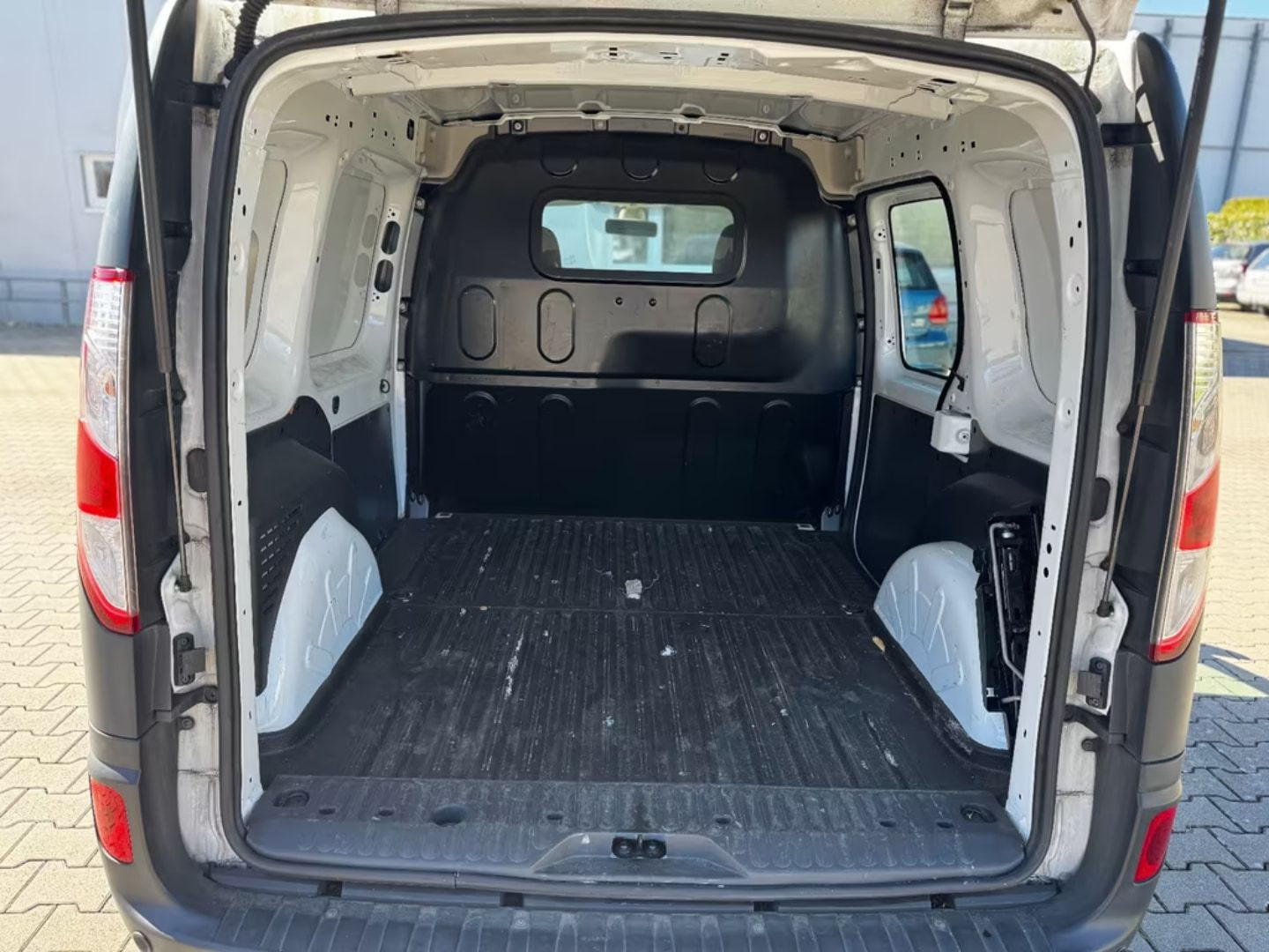 Nissan NV250 — фото 9