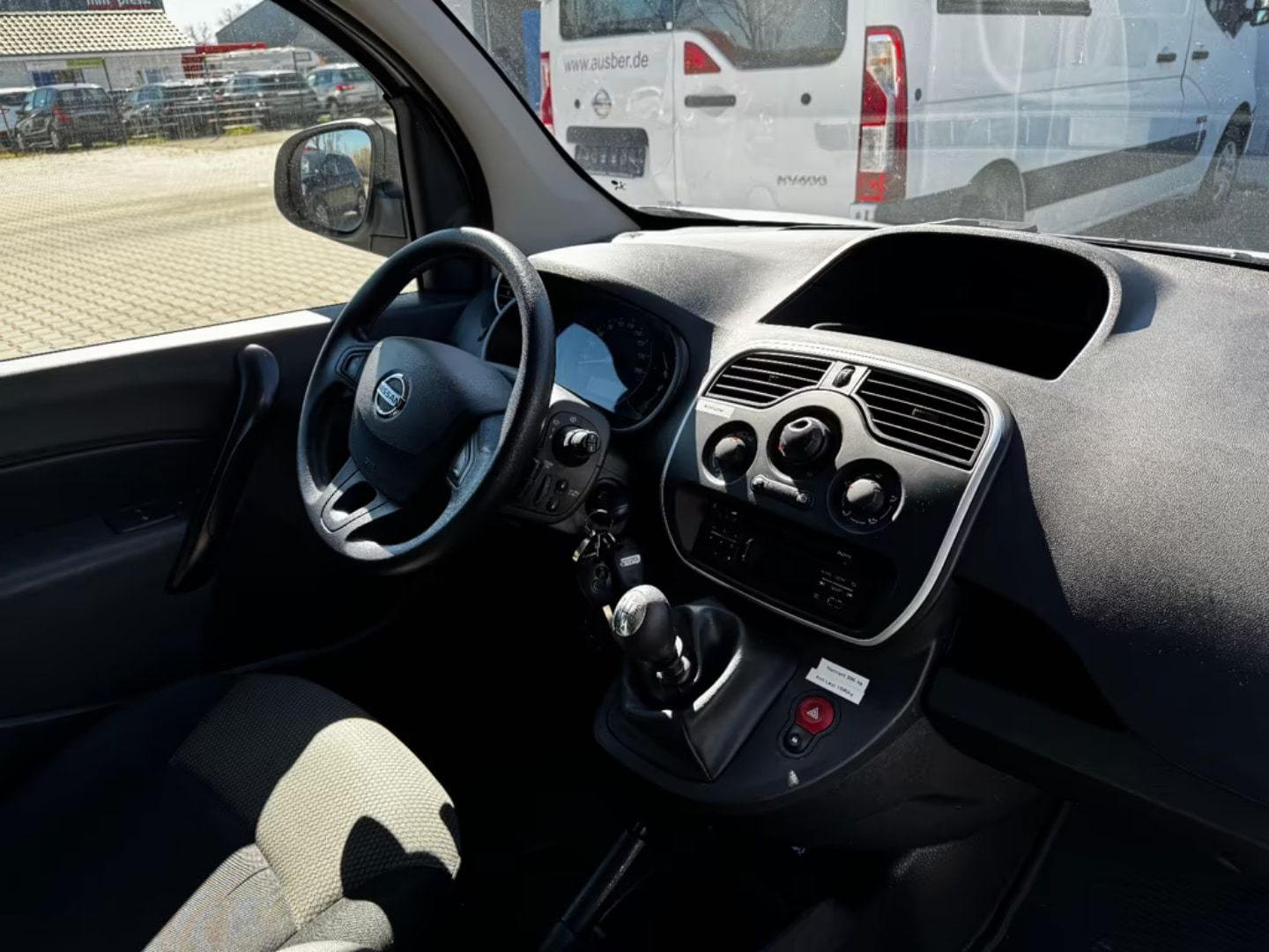Nissan NV250 — фото 13