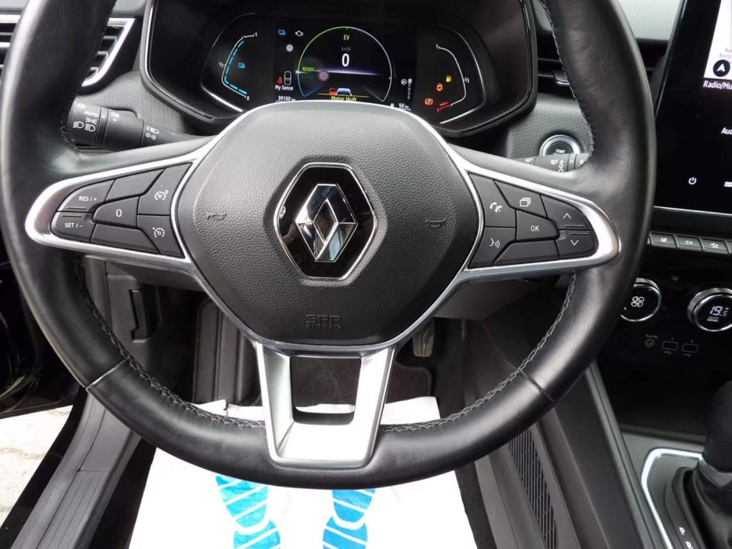Renault Clio — фото 15