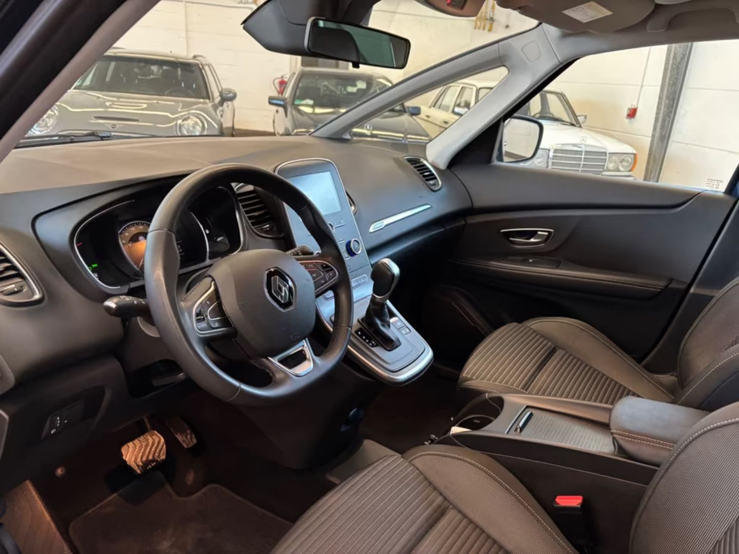Renault Grand Scenic — фото 10