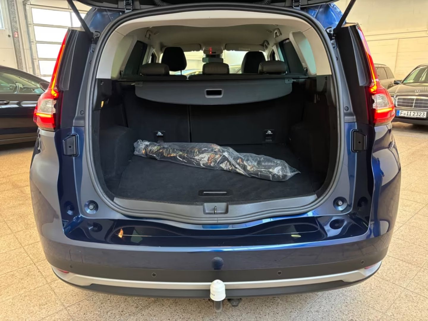 Renault Grand Scenic — фото 12