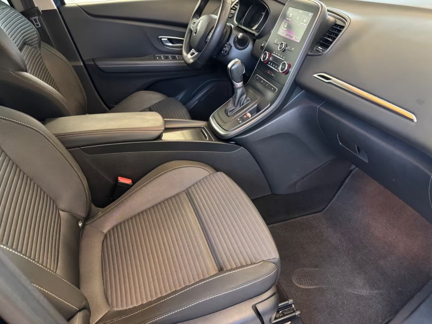 Renault Grand Scenic — фото 15