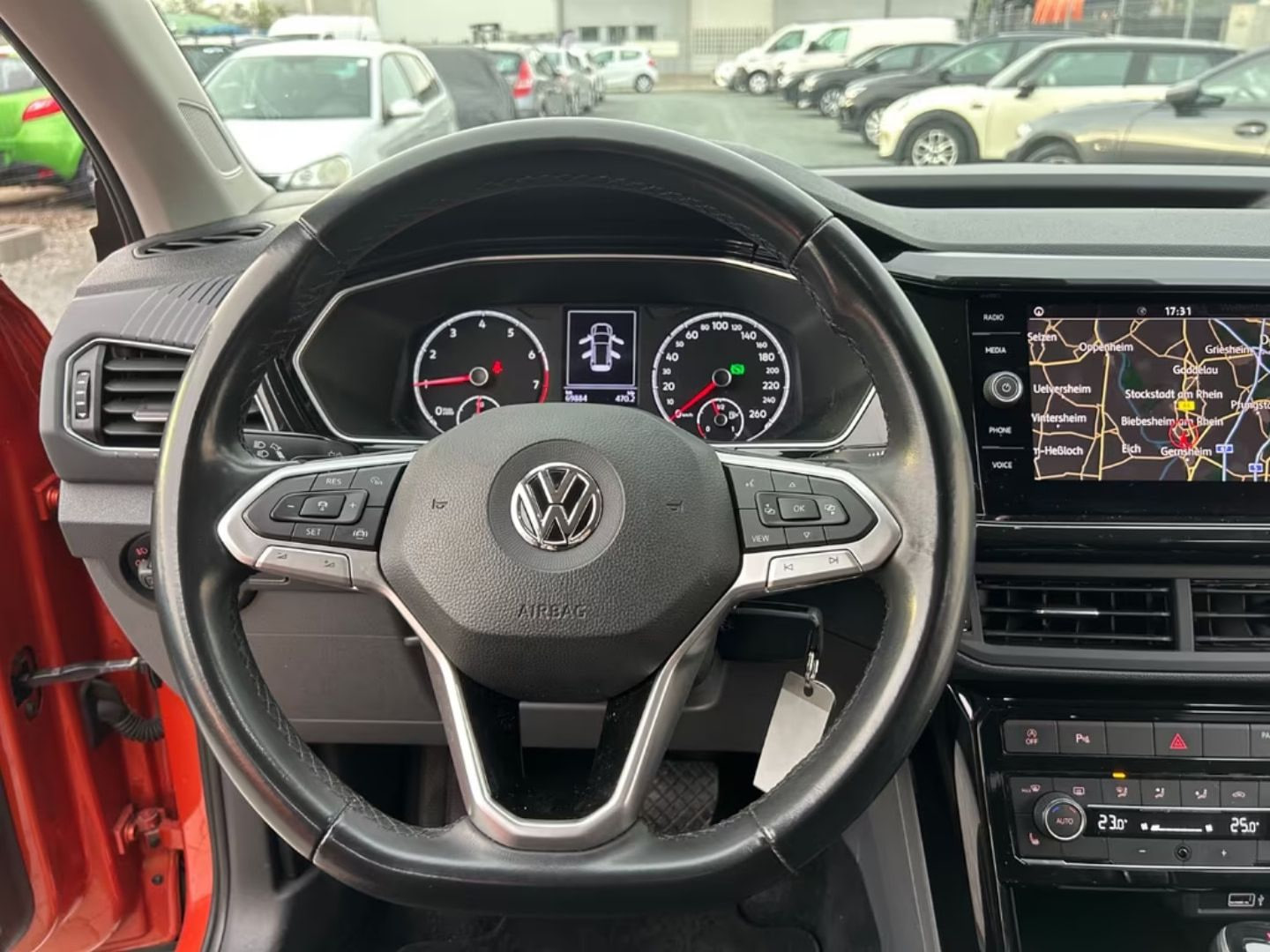 Volkswagen T-Cross — фото 13