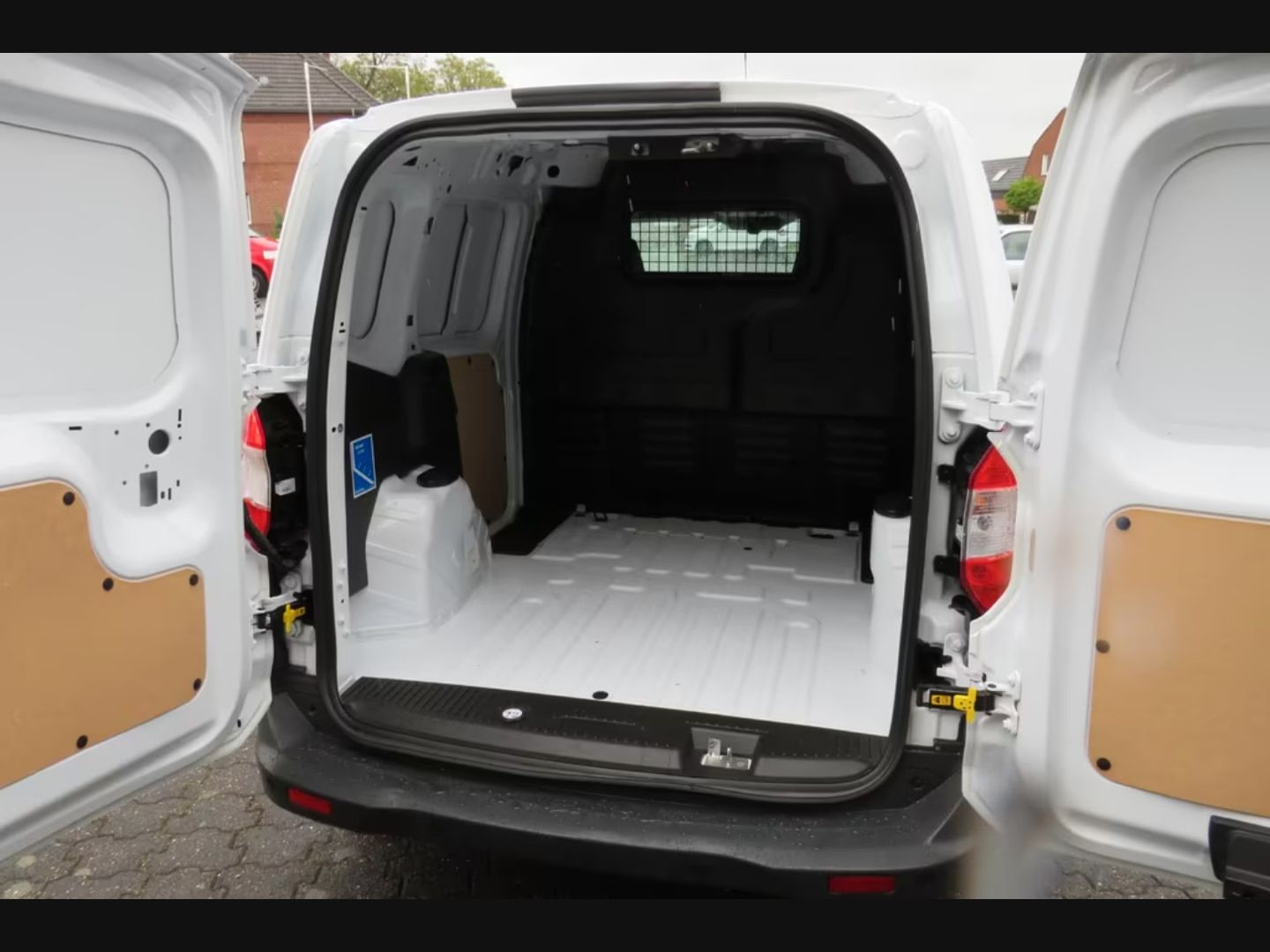Ford Tourneo Courier — фото 4