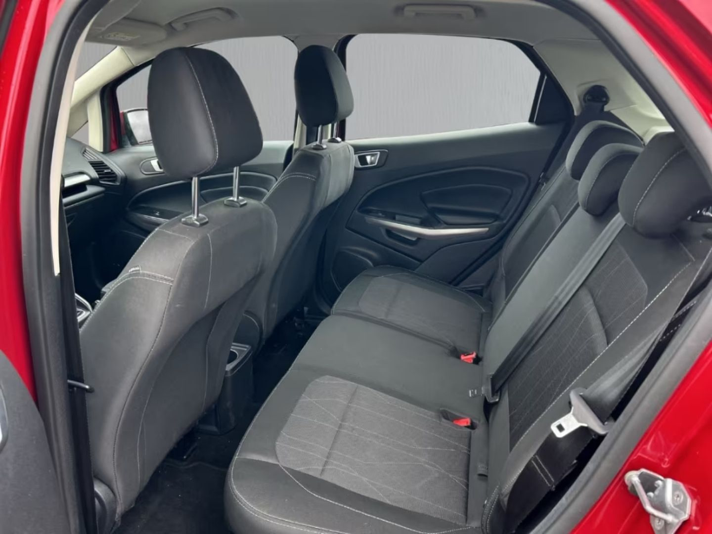 Ford EcoSport — фото 8