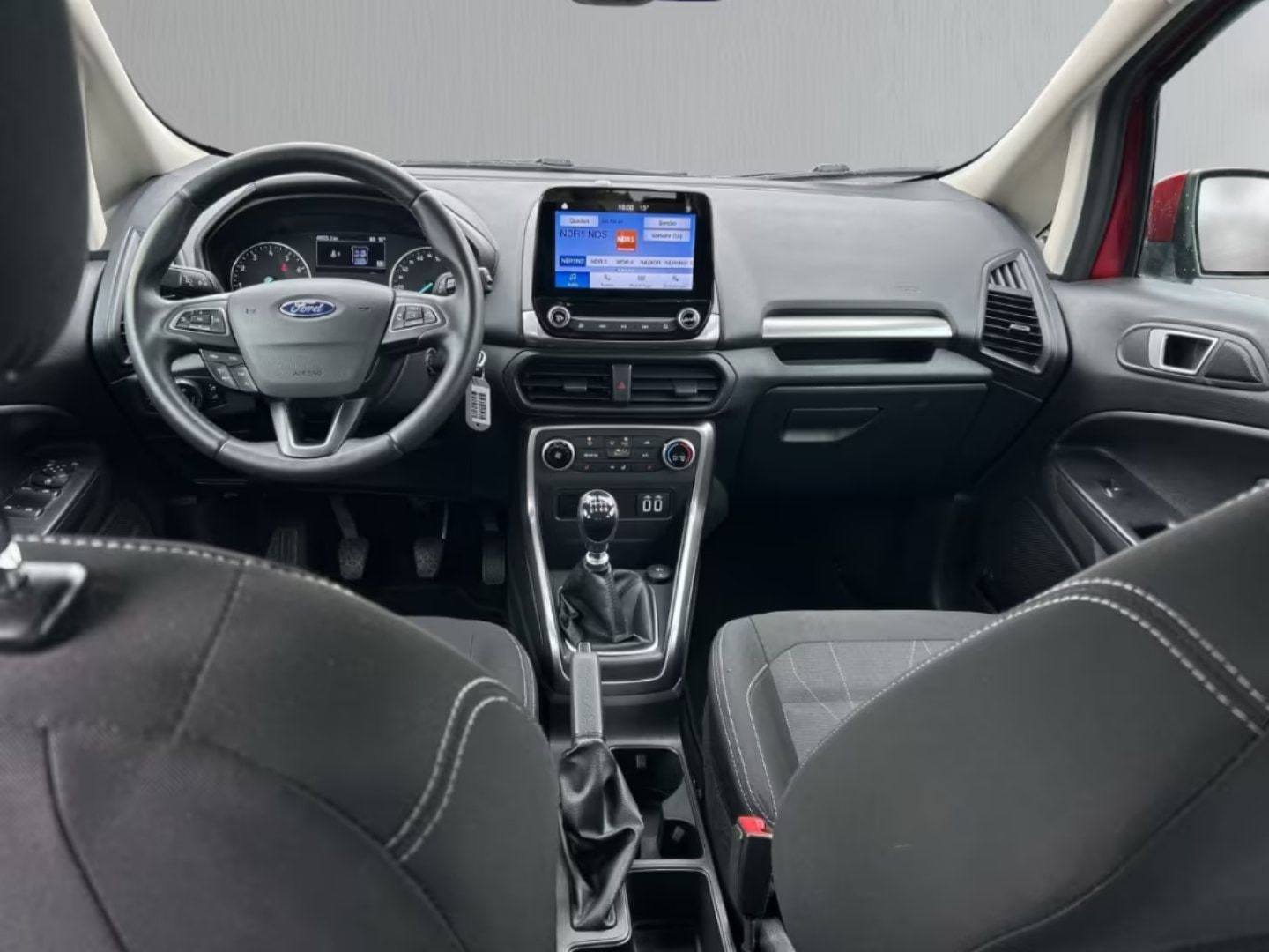 Ford EcoSport — фото 9