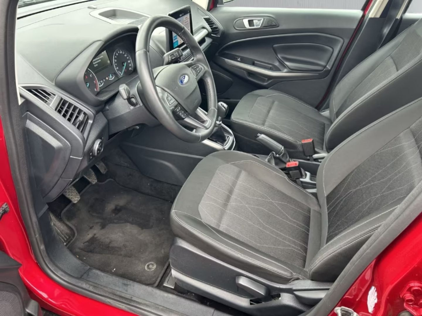 Ford EcoSport — фото 12