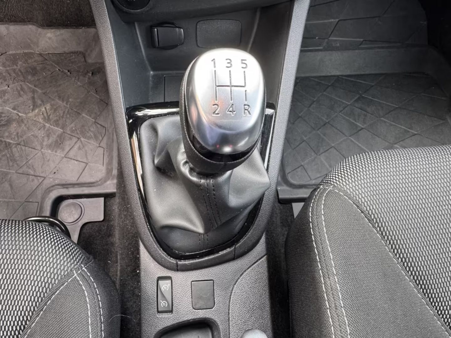 Renault Clio — фото 10