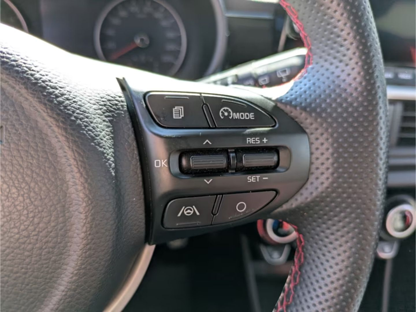 Kia Picanto — фото 10