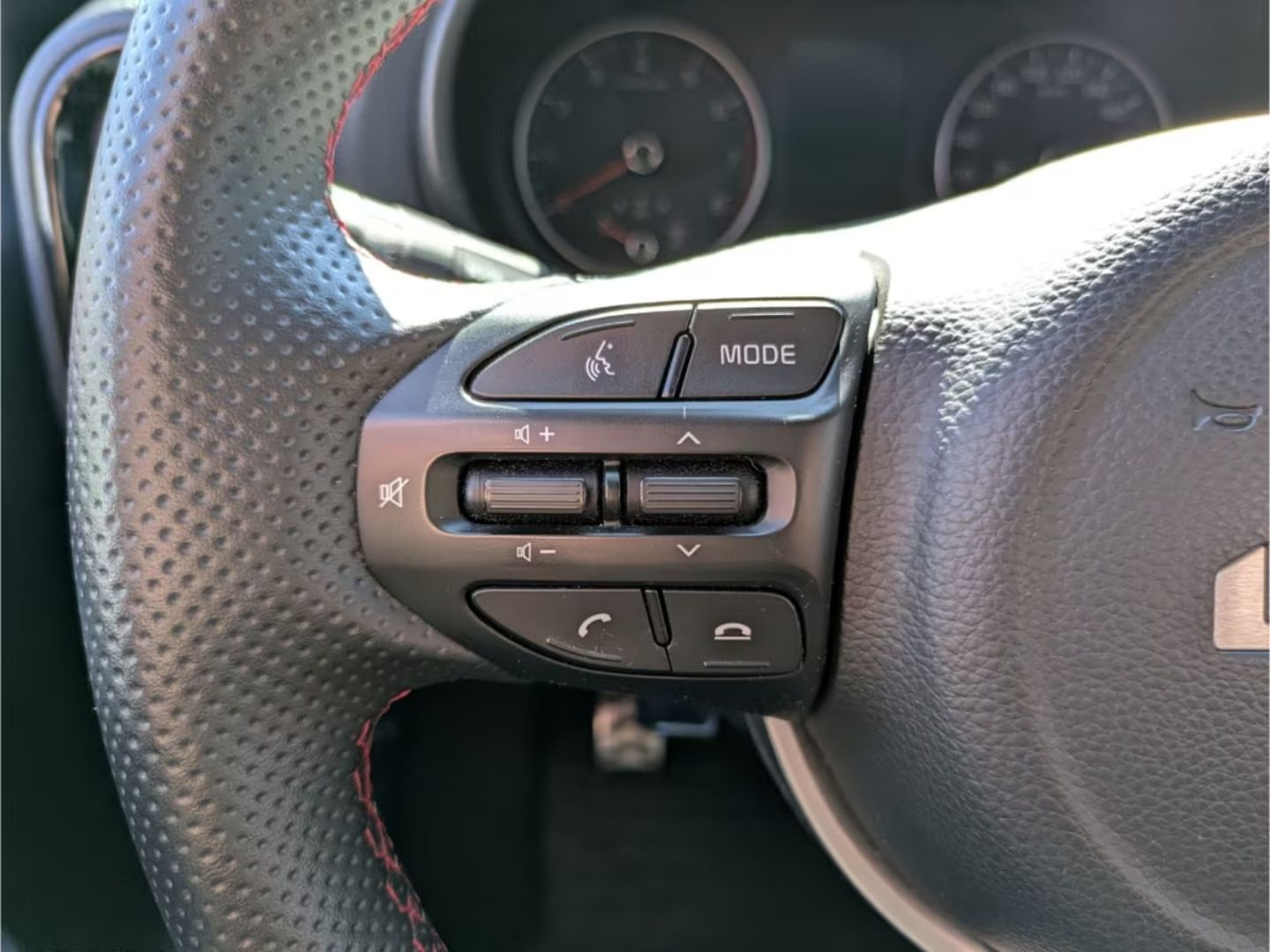Kia Picanto — фото 12
