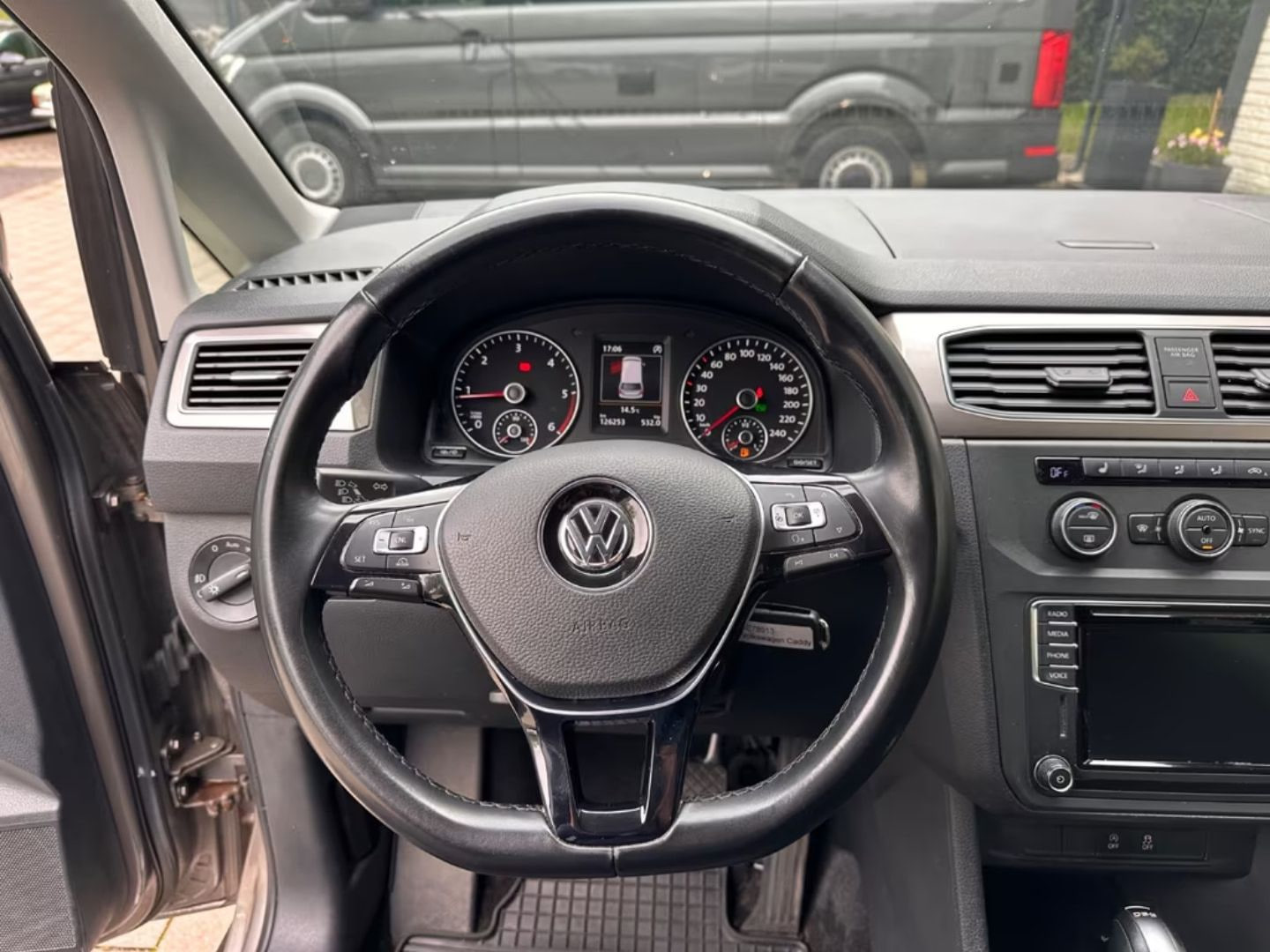 Volkswagen Caddy — фото 11