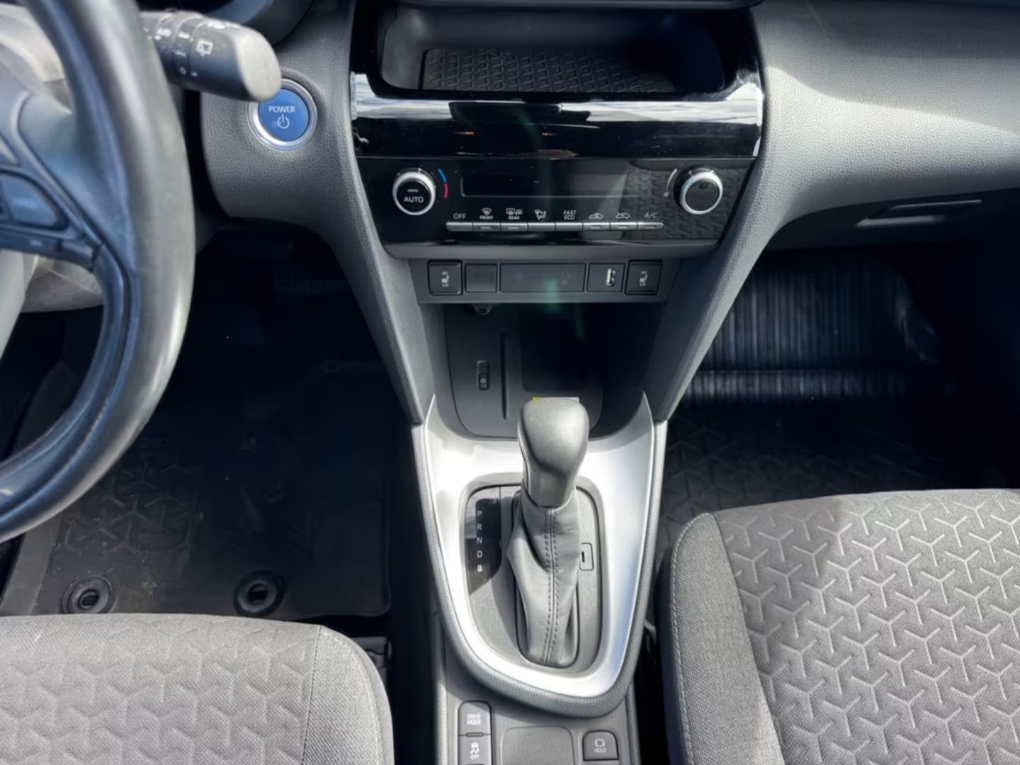 Toyota Yaris — фото 9