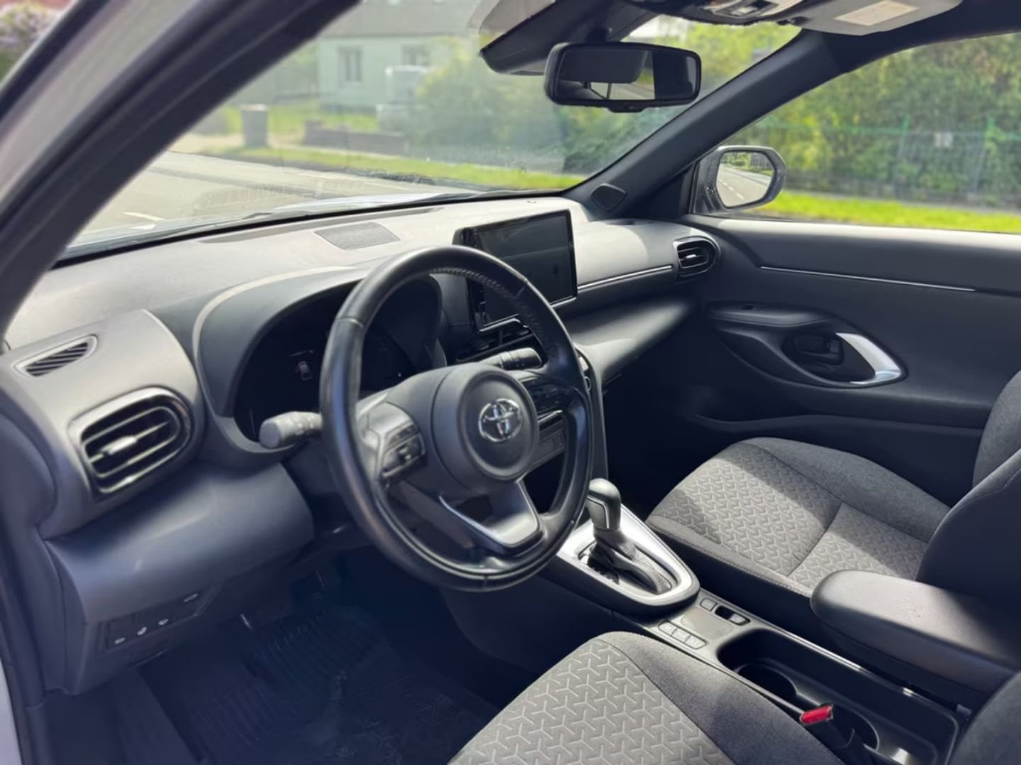 Toyota Yaris — фото 12