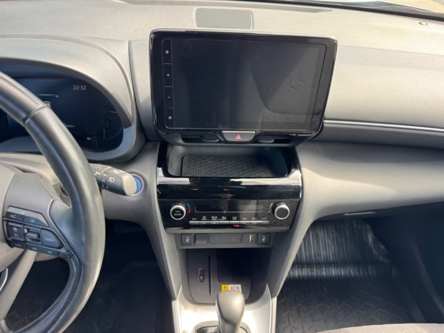 Toyota Yaris — фото 13