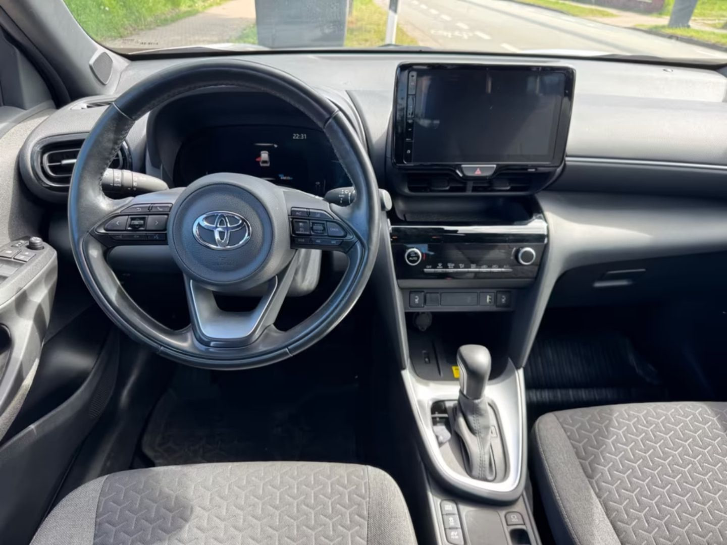 Toyota Yaris — фото 14