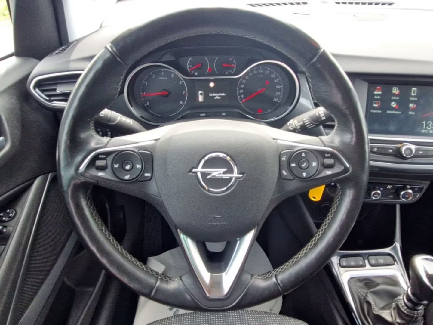 Opel Crossland (X) — фото 13