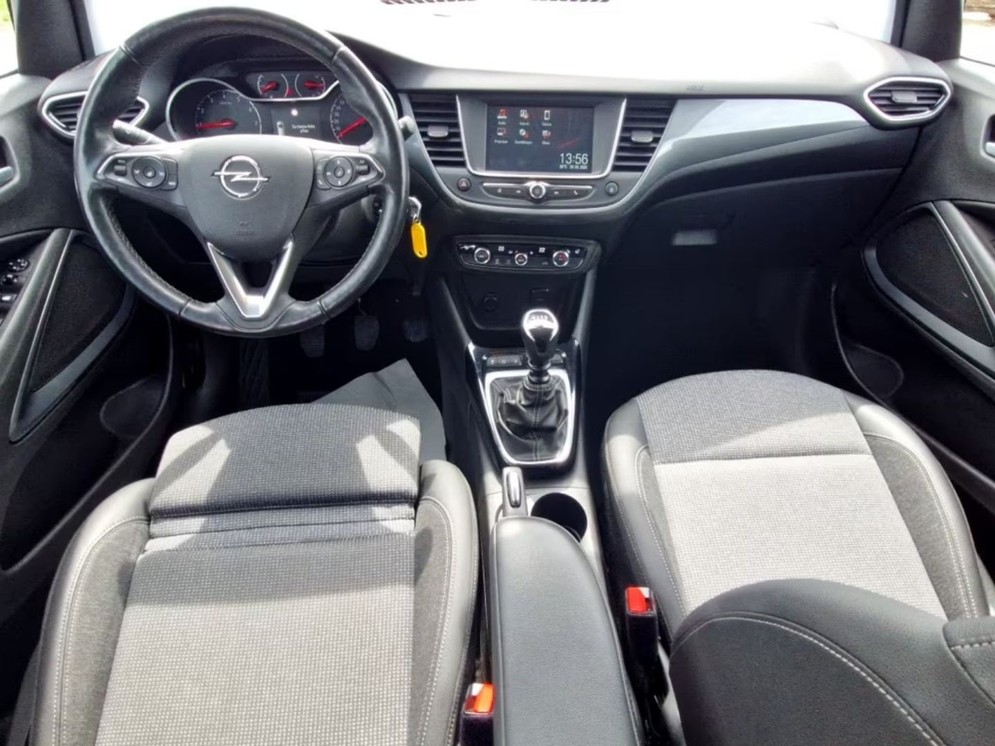 Opel Crossland (X) — фото 15
