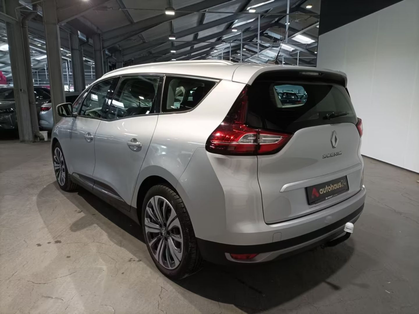 Renault Grand Scenic — фото 6