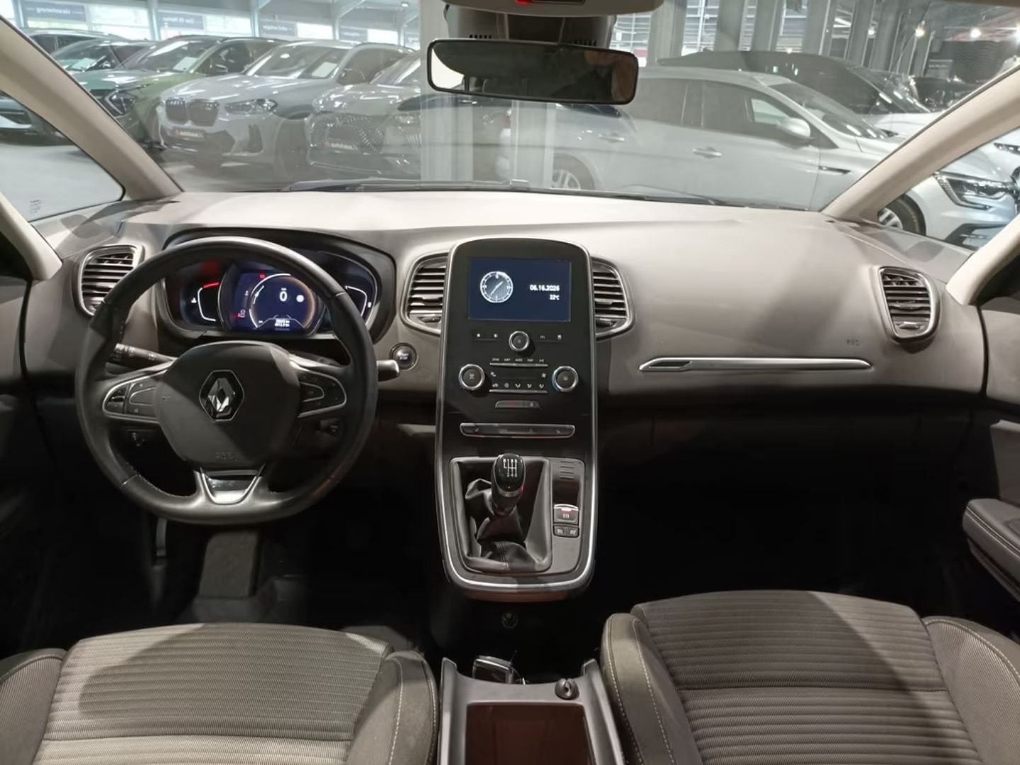 Renault Grand Scenic — фото 8