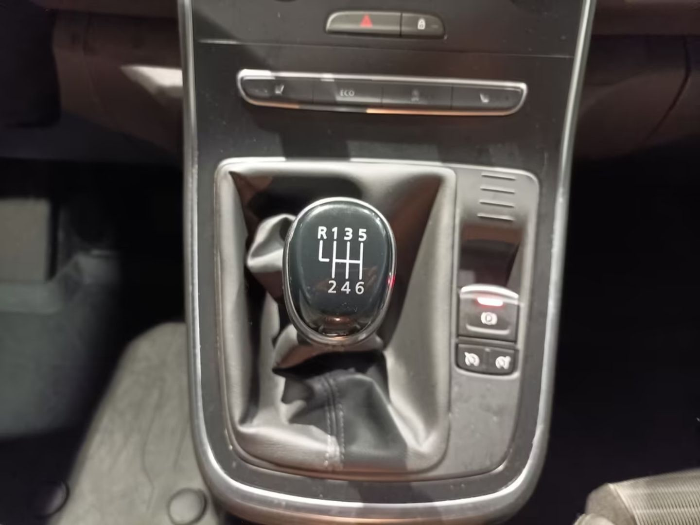 Renault Grand Scenic — фото 10
