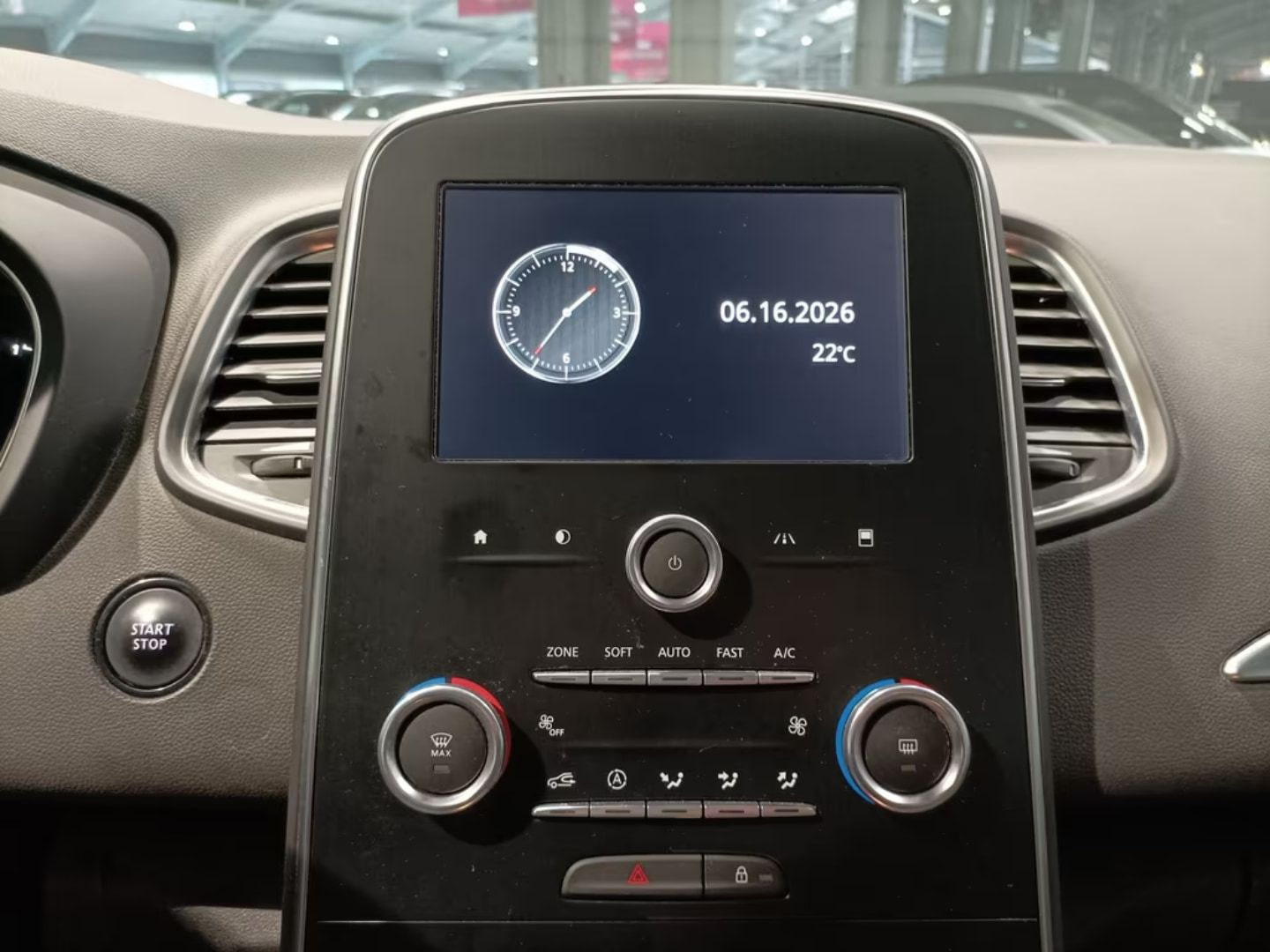 Renault Grand Scenic — фото 12