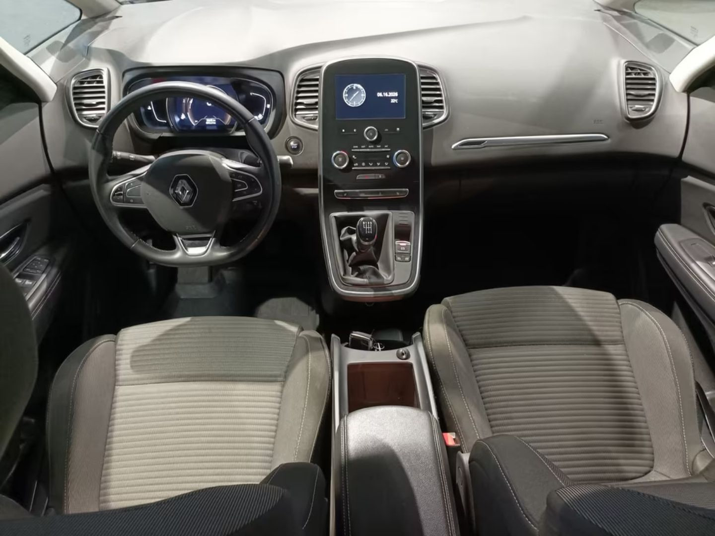 Renault Grand Scenic — фото 13